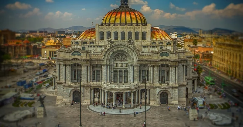 Les capitales latino-américaines : Mexico et São Paulo